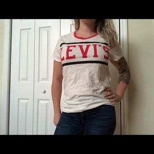 Levi’s t-shirt
